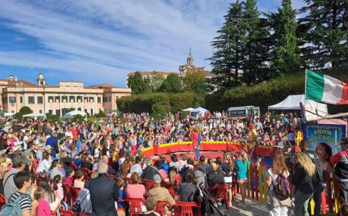 Il Ponte del Sorriso trasforma i Giardini Estensi